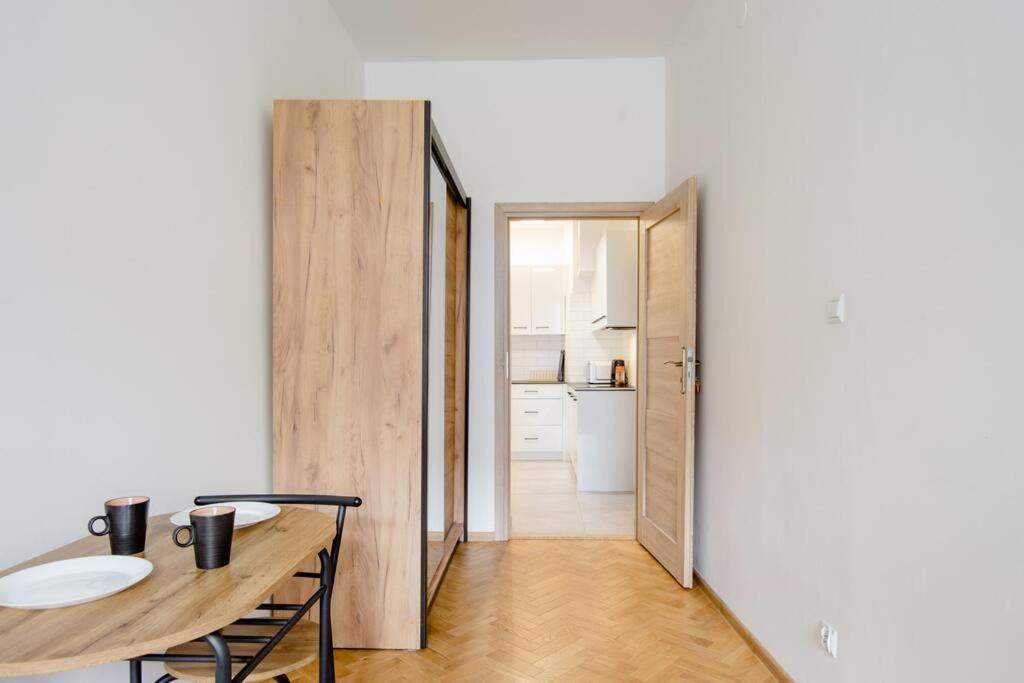 Nice In Old Town Center Apartament