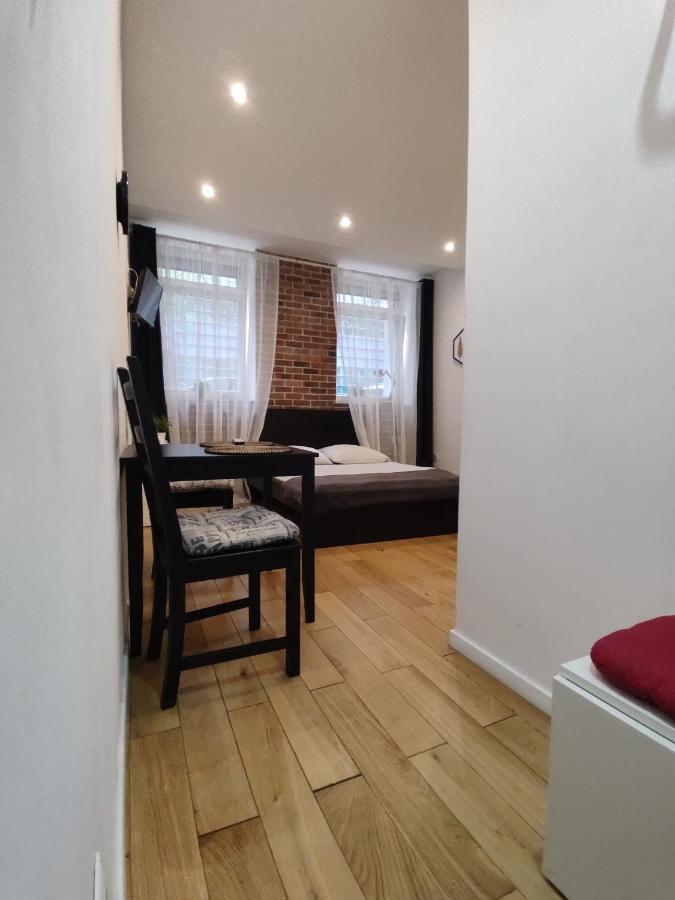 Topolowa - Self Check In - Next To Main Rail, 10 Min To Main Square Apartment *