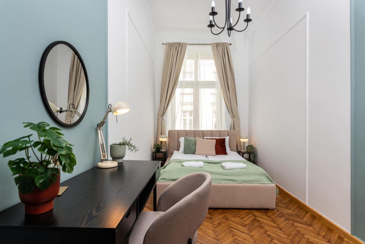 Classy Old Town - By Upstairs Krakau