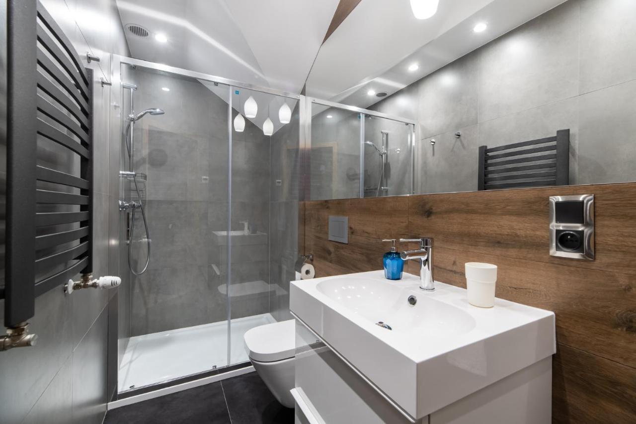 Neo Unique & Bright Apartments, Free Parking, 15min Old Town & Kazimierz - By Homelike * Kraków