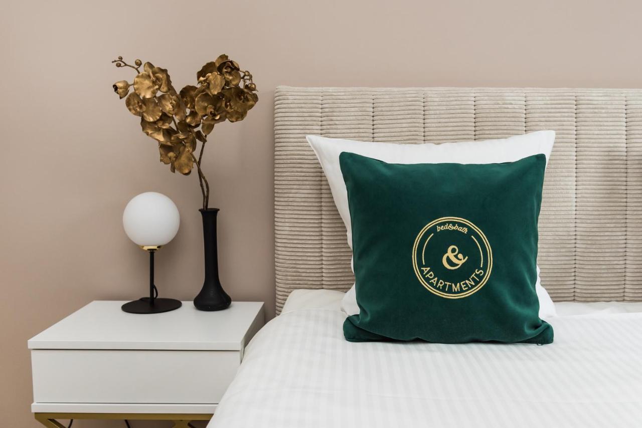 By Bed&bath Apartment *