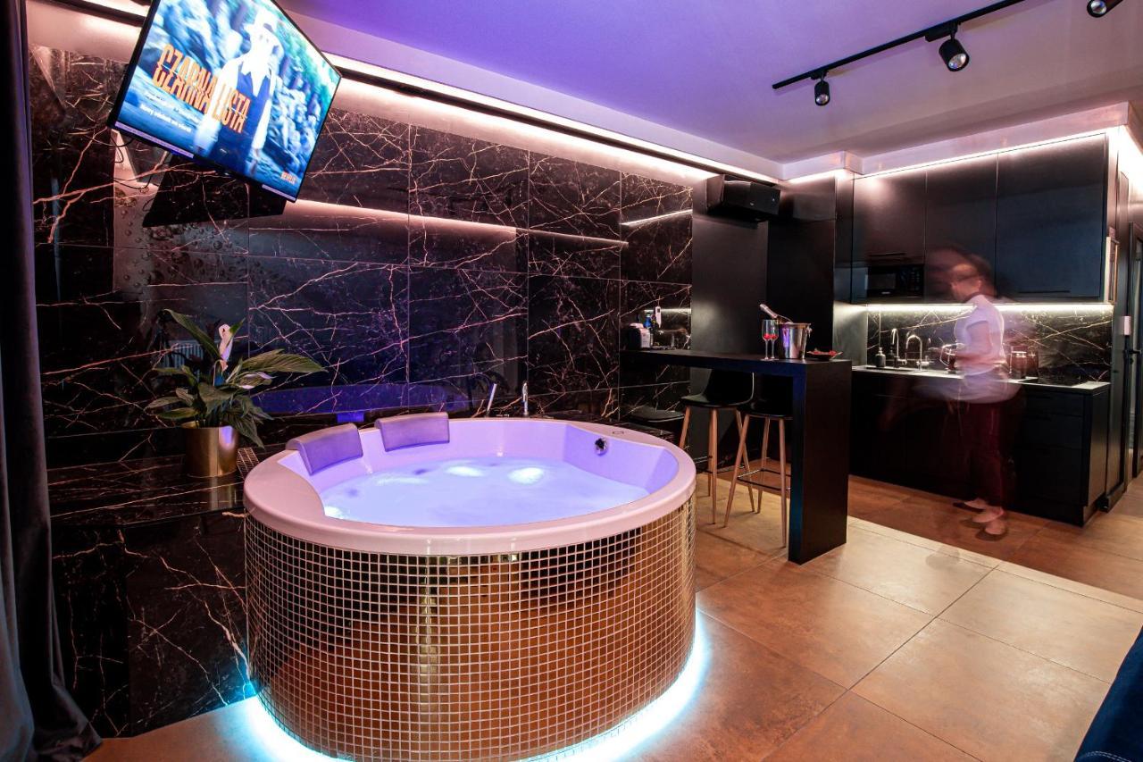 Jacuzzi Glass-house Station *
