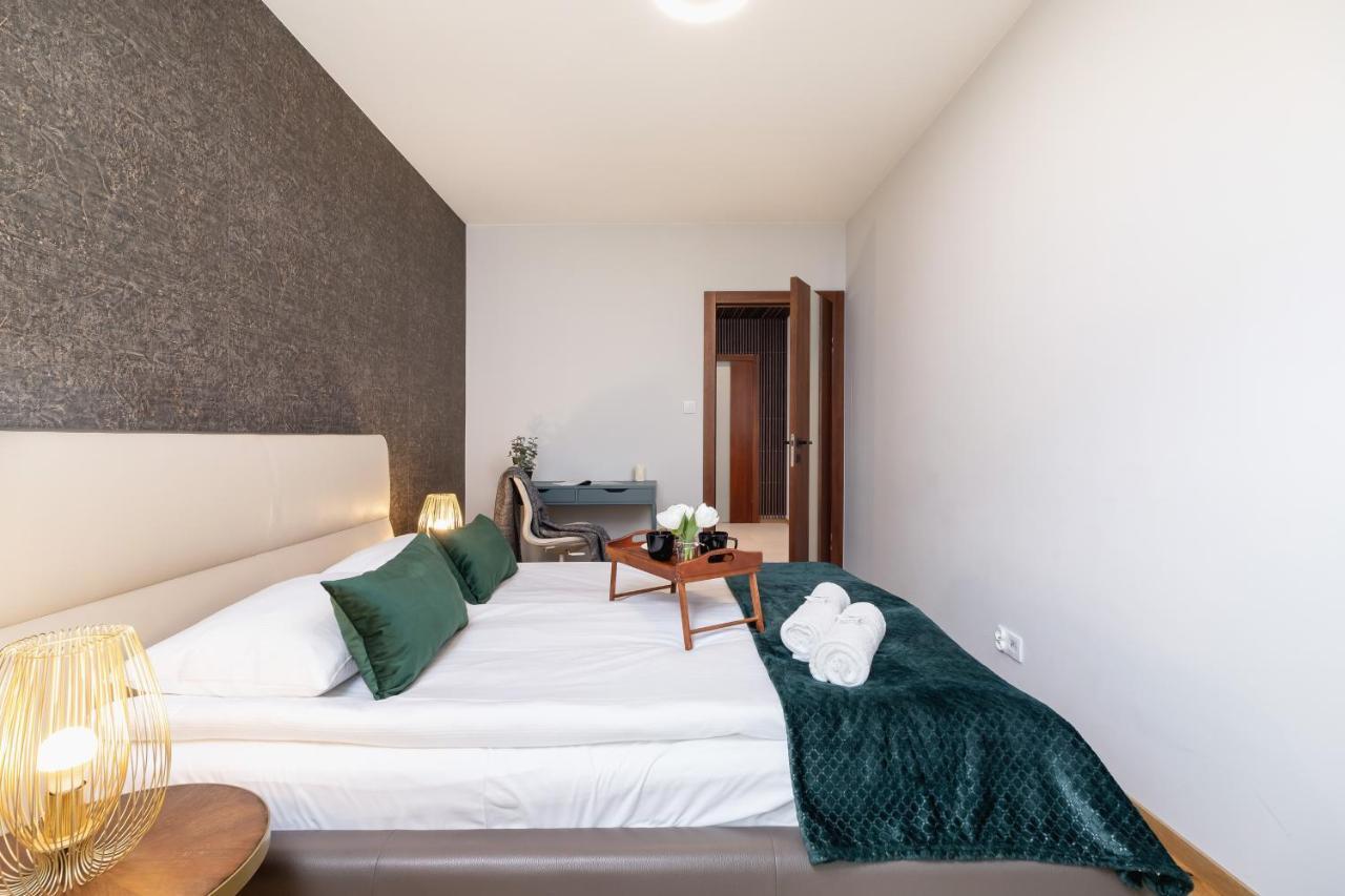Diamond By Renters Prestige * Krakow