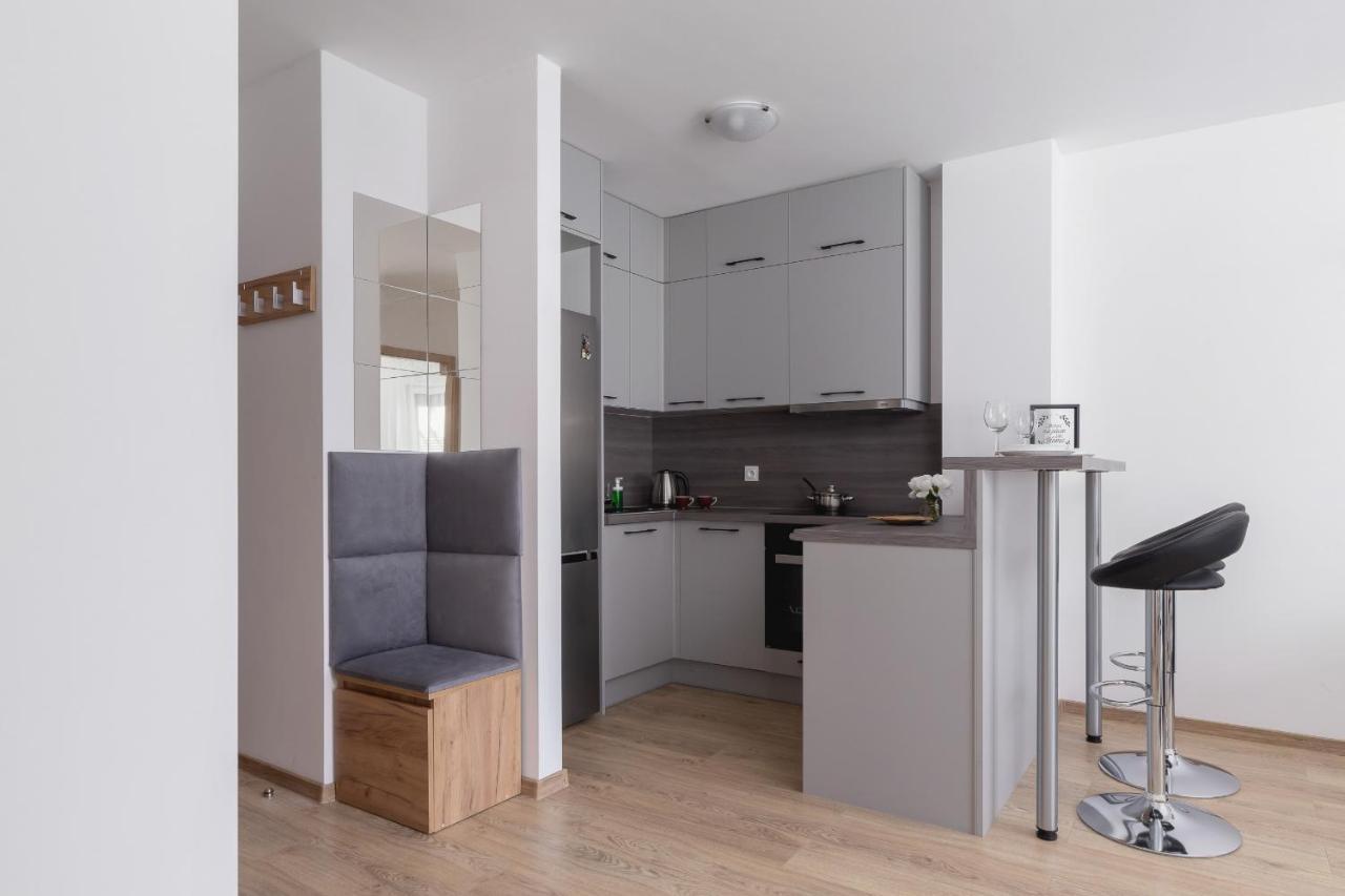 Family With Parking & Terrace By Renters Appartement *