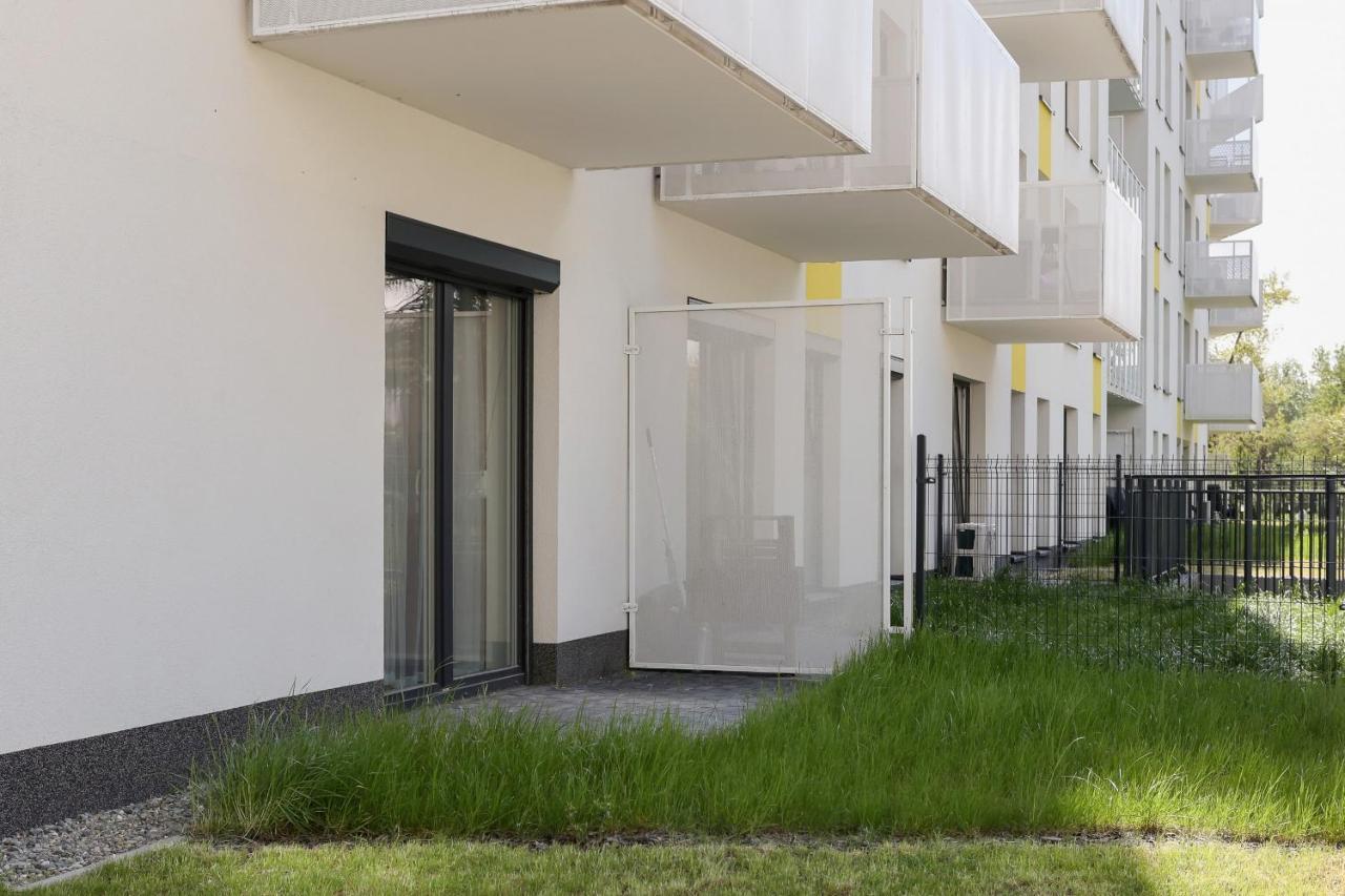 Family With Parking & Terrace By Renters Appartement *