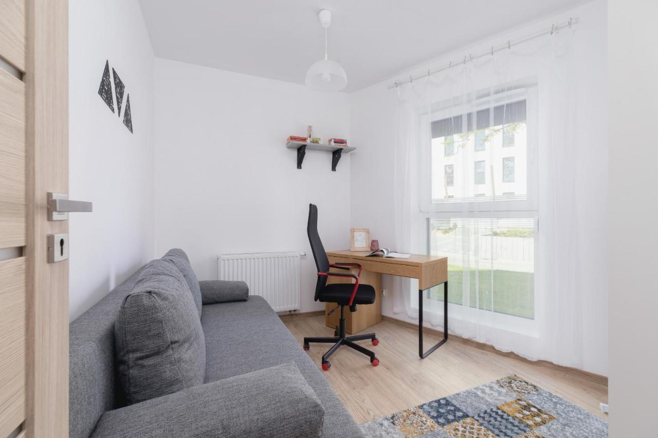 Family With Parking & Terrace By Renters Krakau