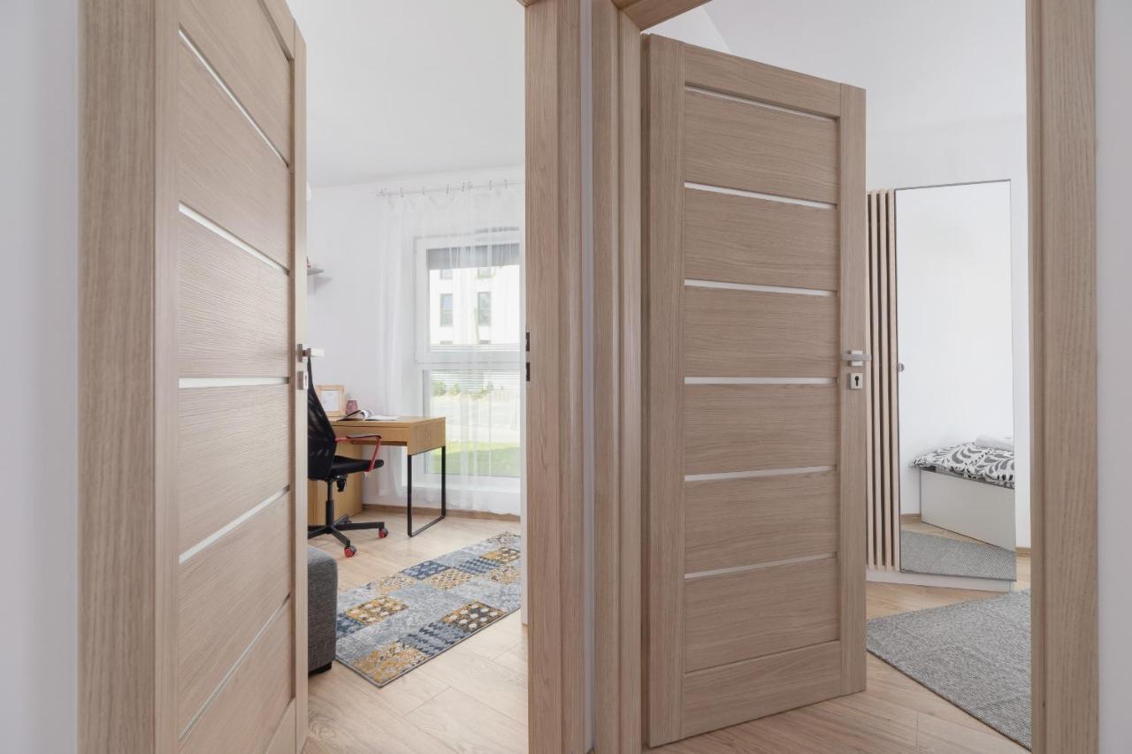 Family With Parking & Terrace By Renters Appartement *
