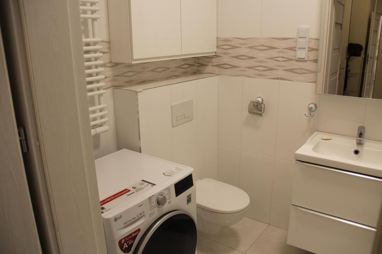3 Aircon With Free Parking, Balcony Walking Distance Old Town Krakow