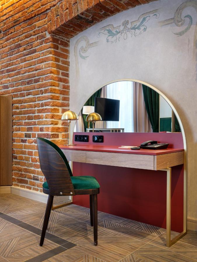 Golden Queen Deluxe Jacuzzi - Old Town Aparthotel *