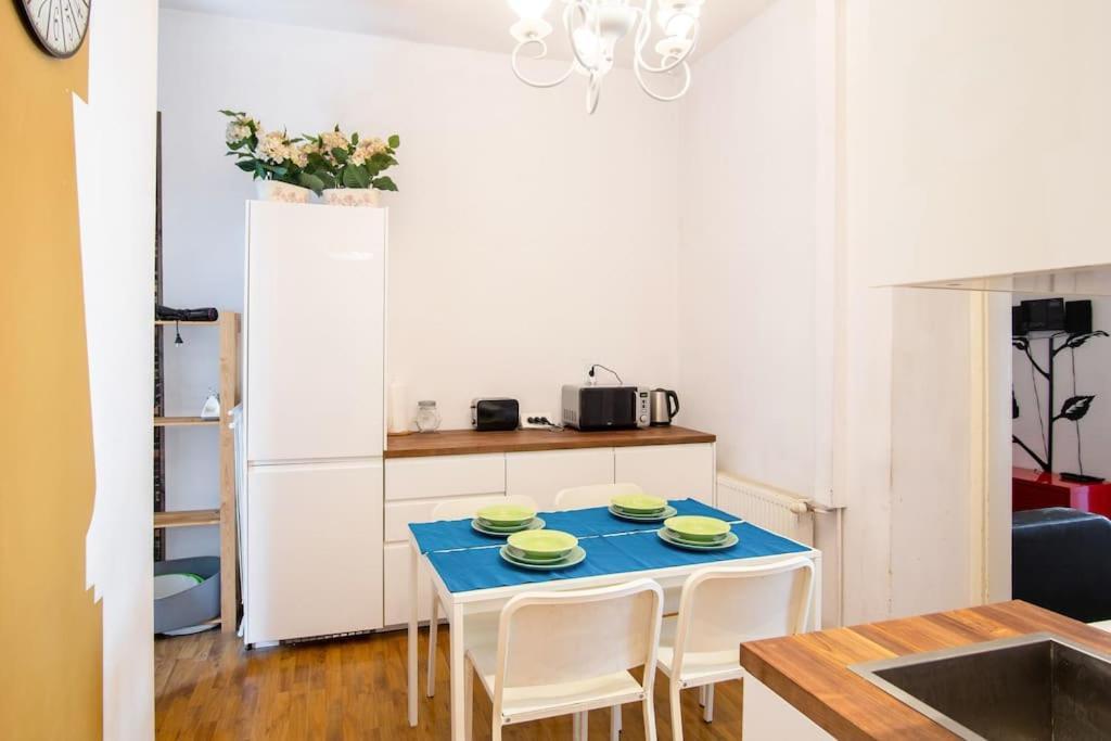 Old Town Kazimierz Shine After Party 4 Indipendent Bedrooms Apartment 2 Bathrooms Apartament