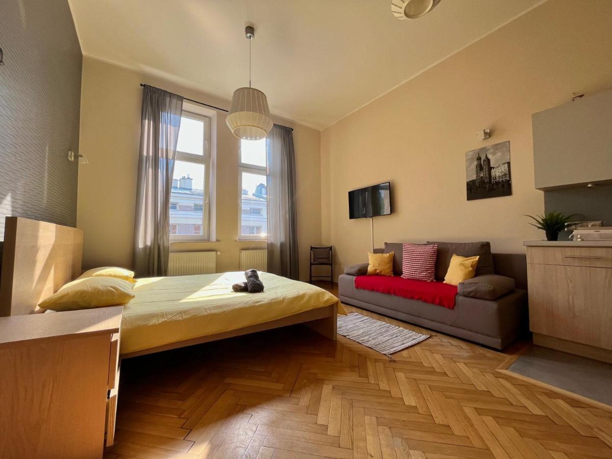 Cheerful Corner Apartment *