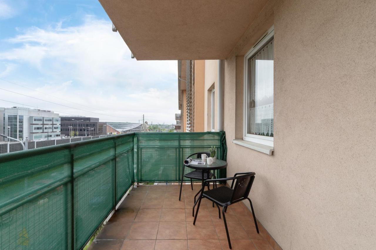 Cozy With Balcony Chmieleniec By Renters Apartment