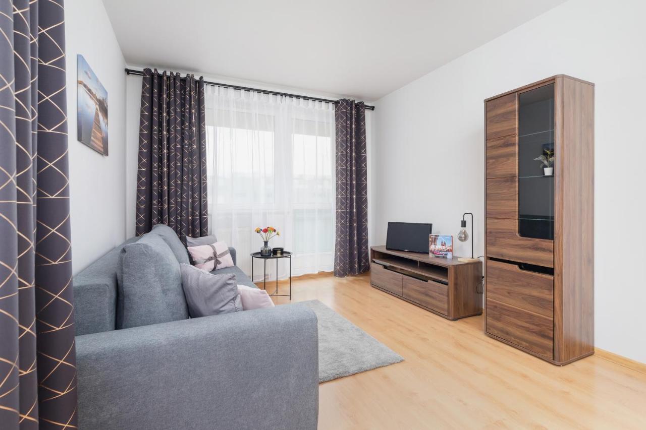 Cozy With Balcony Chmieleniec By Renters Apartment