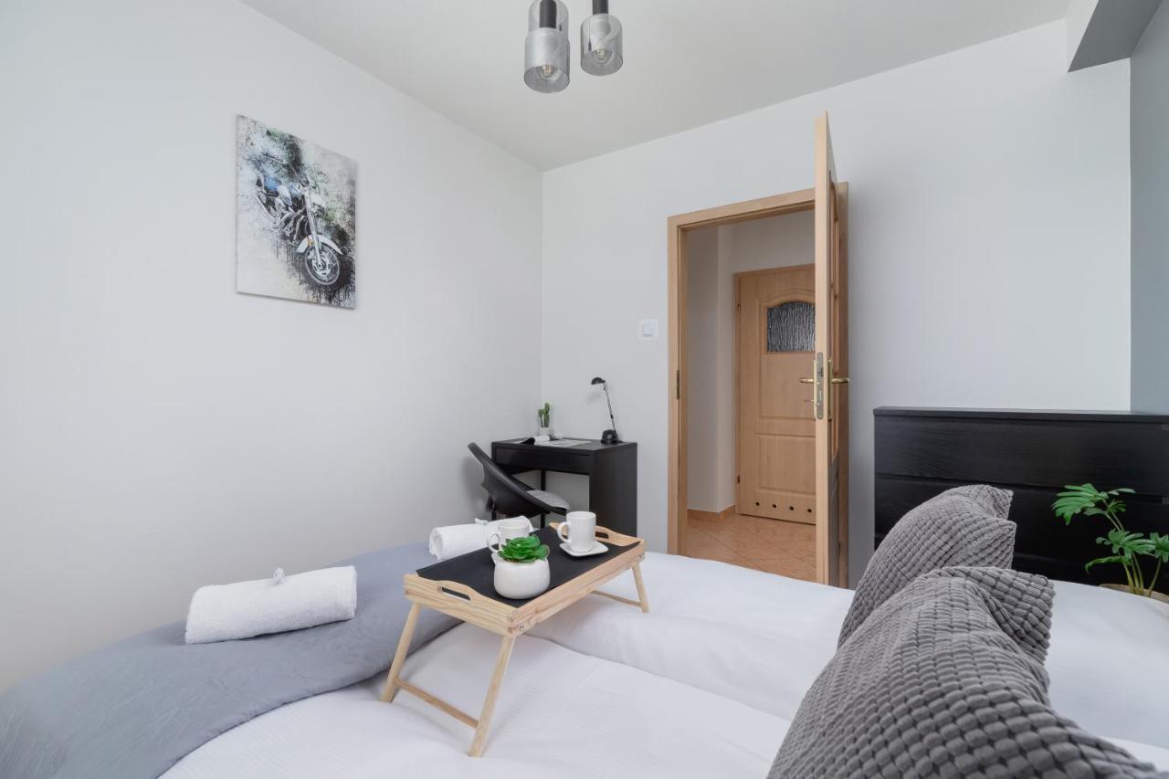Cozy With Balcony Chmieleniec By Renters