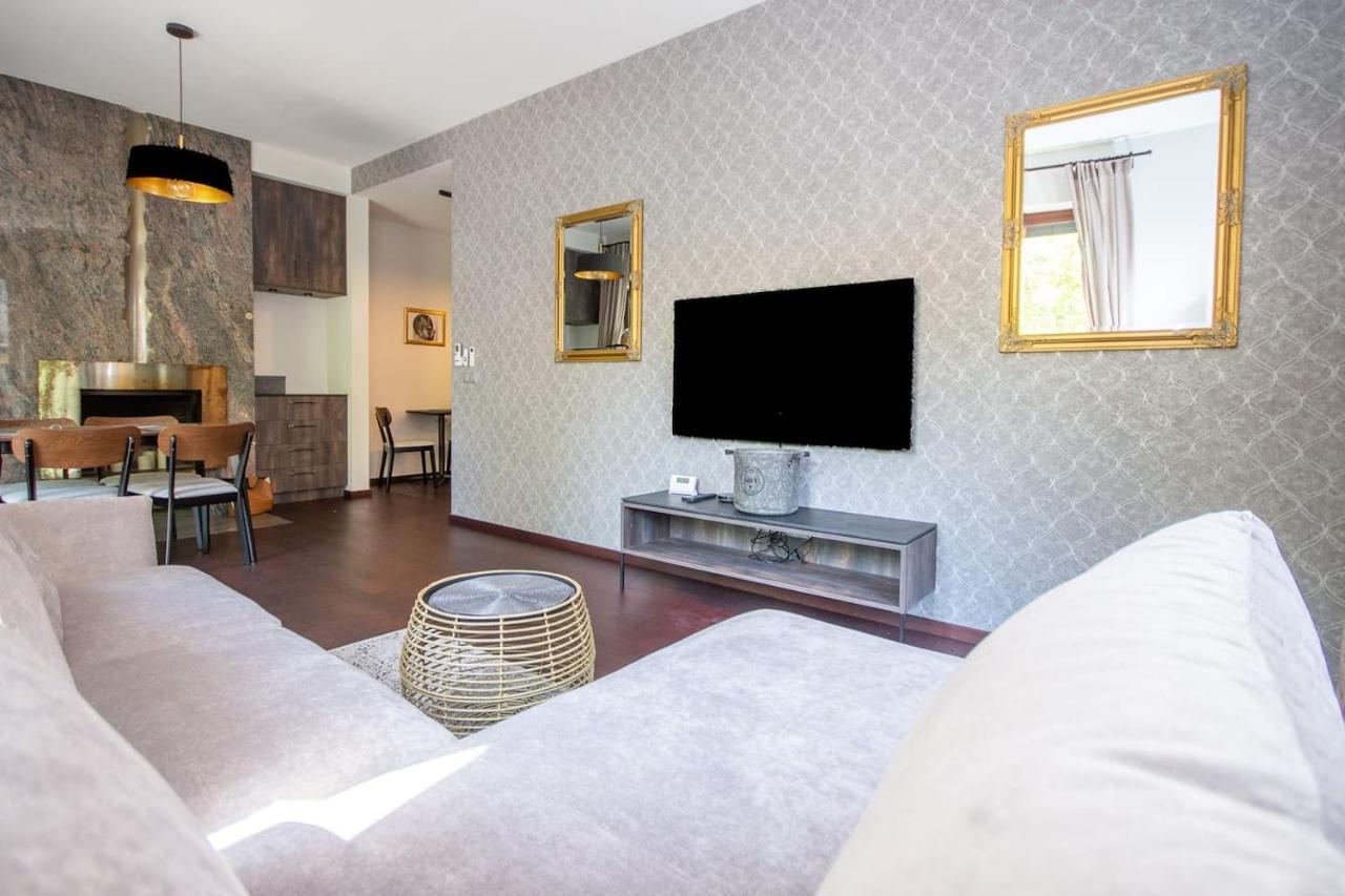 Inpoint 2-bedrooms With Private Garden And Free Parking Apartment