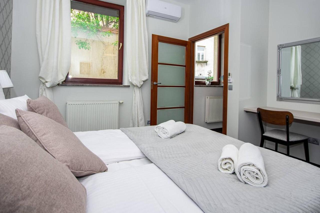 Inpoint 2-bedrooms With Private Garden And Free Parking Apartment Krakow