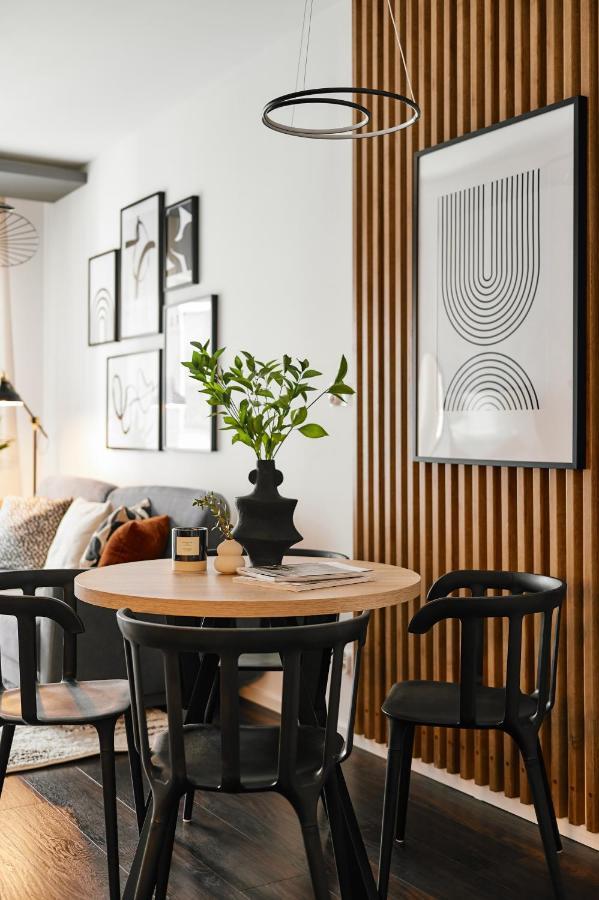 Main Station Art Apartment *