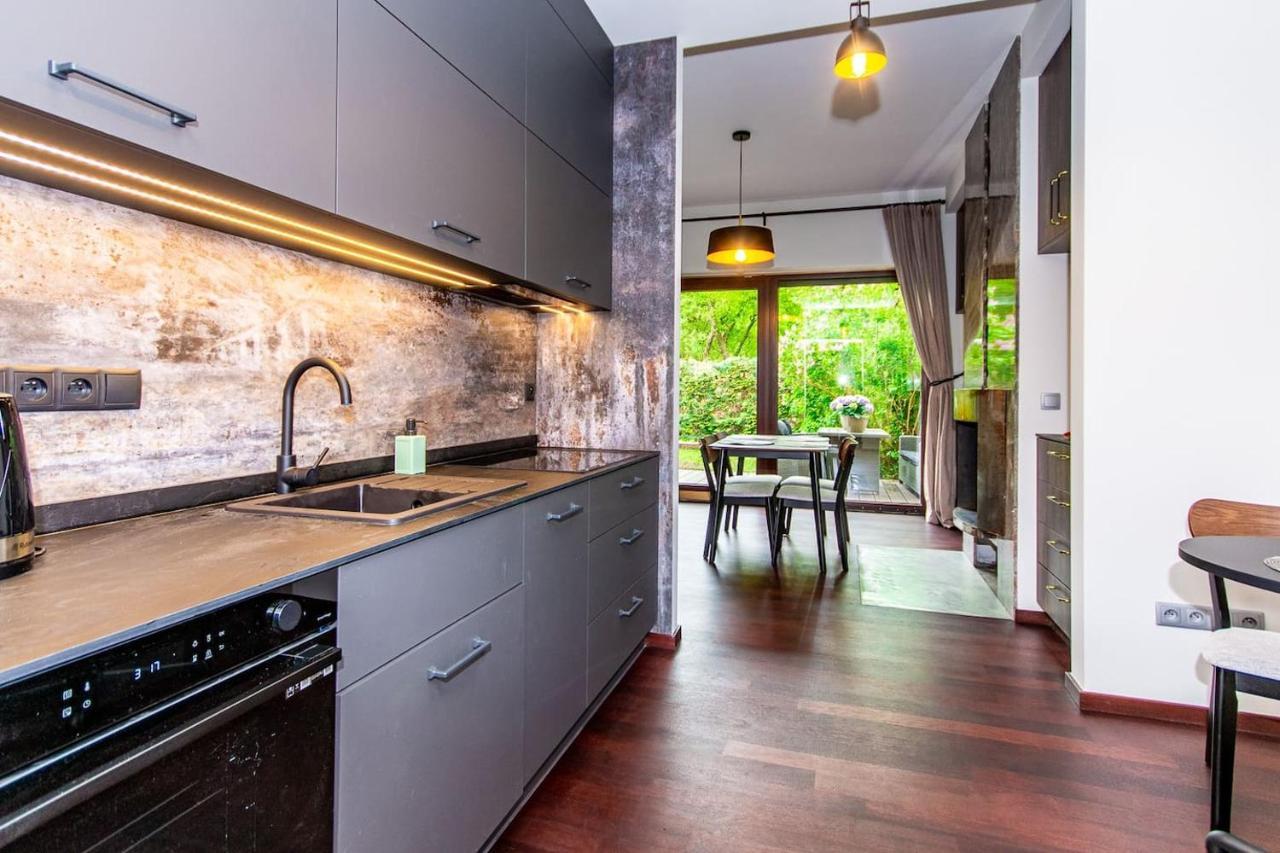 Inpoint 2-bedrooms With Private Garden And Free Parking Apartment