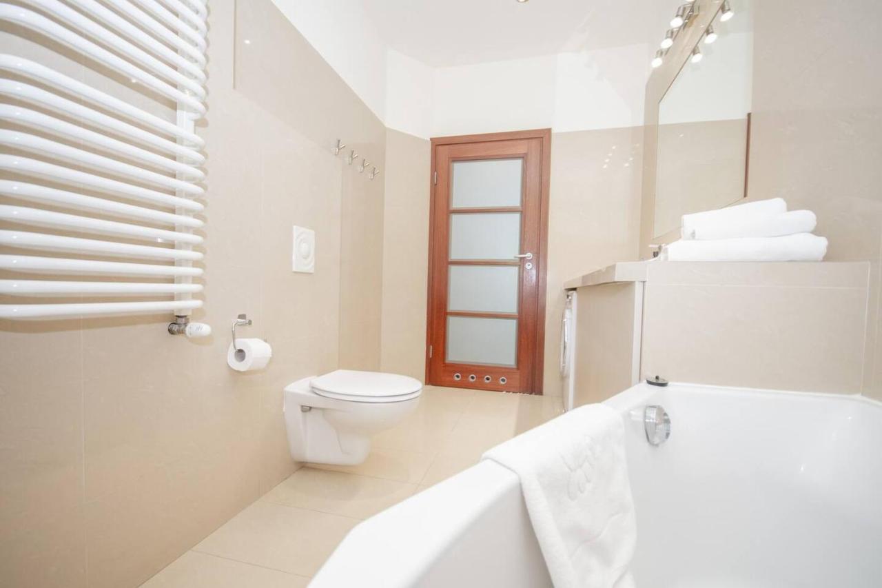 Inpoint 2-bedrooms With Private Garden And Free Parking Apartment *