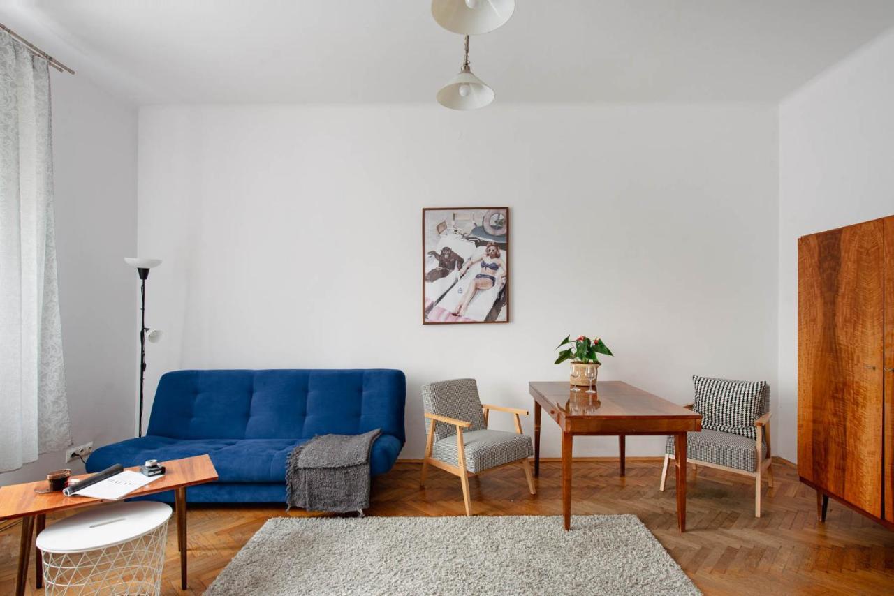 Retro Secret Apartment *