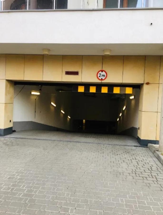 Apartment 3 Aircon With Free Parking, Balcony Walking Distance Old Town Krakow