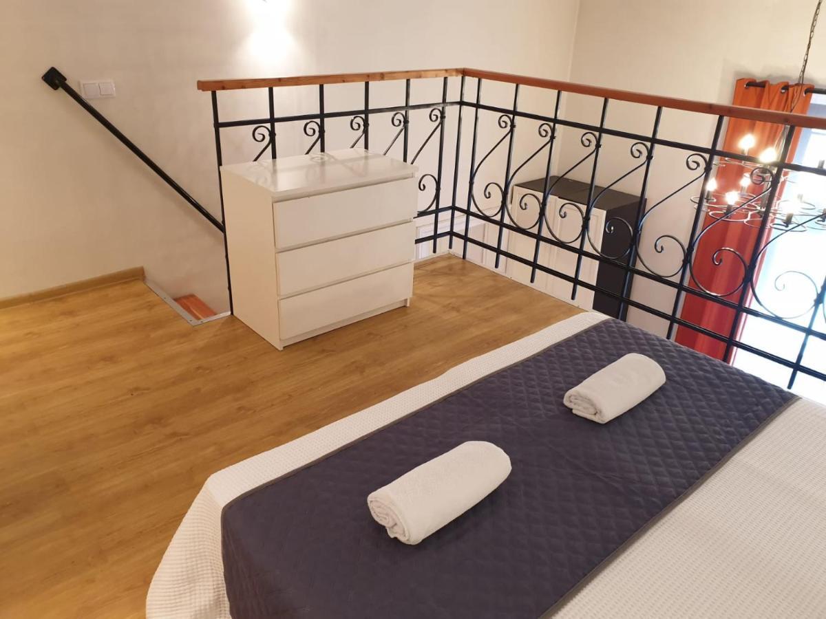 Golden With Lift - Old Town Apartament *