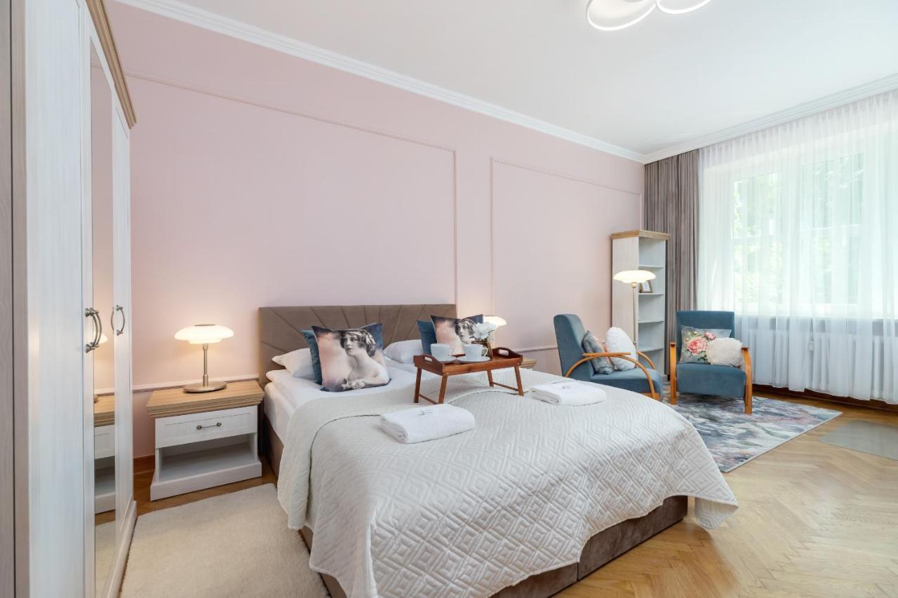 Luxurious & Unique Mickiewicza Cracow By Renters Prestige Apartment *