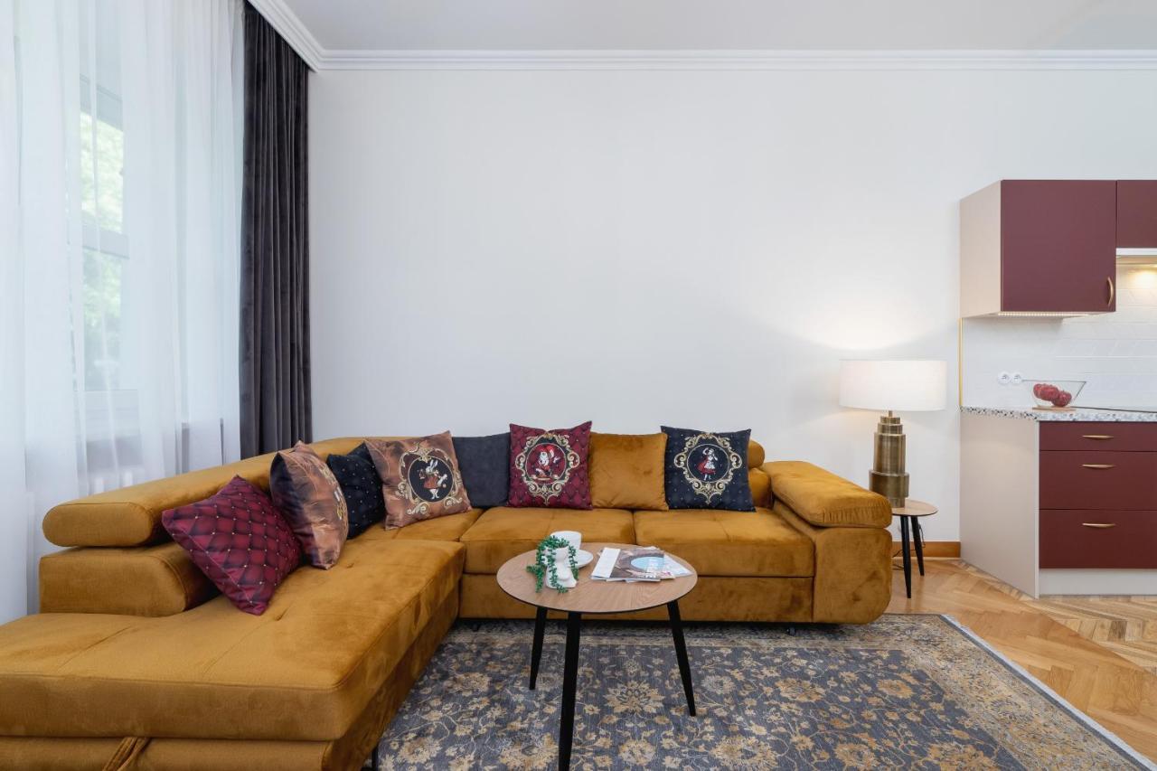 Luxurious & Unique Mickiewicza Cracow By Renters Prestige