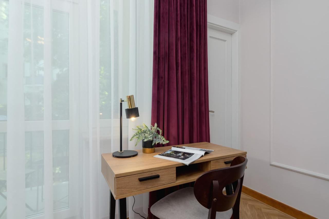 Luxurious & Unique Mickiewicza Cracow By Renters Prestige Apartament *
