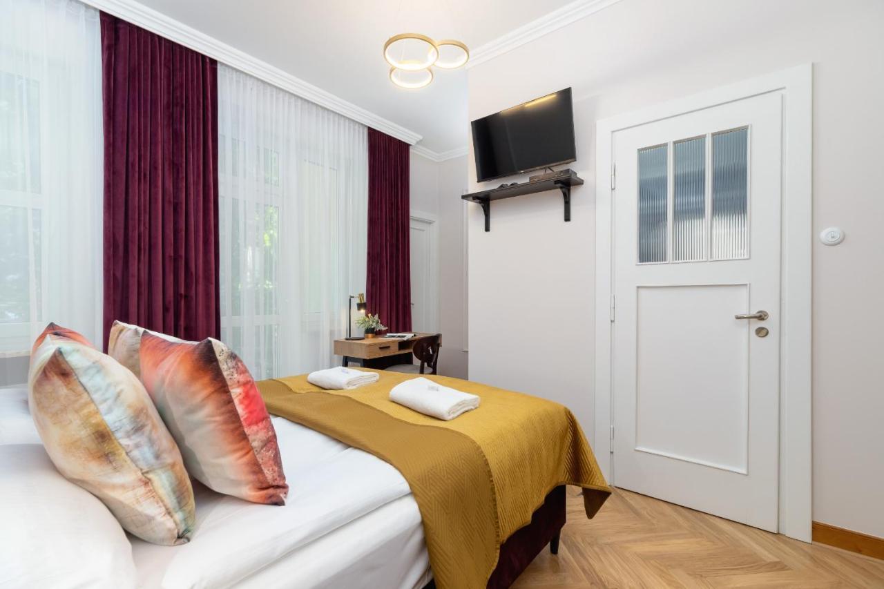 Luxurious & Unique Mickiewicza Cracow By Renters Prestige Apartament Kraków
