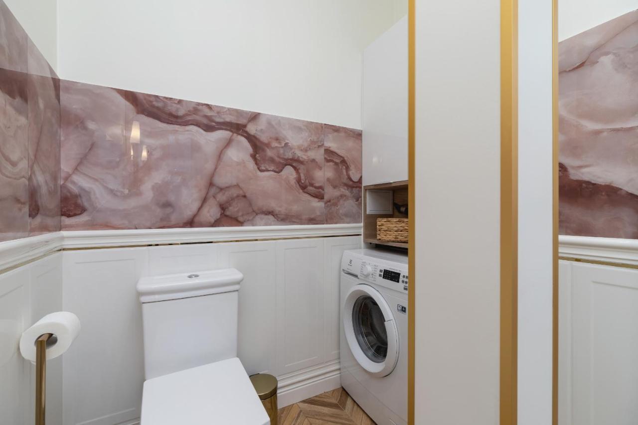 Luxurious & Unique Mickiewicza Cracow By Renters Prestige Apartament Kraków