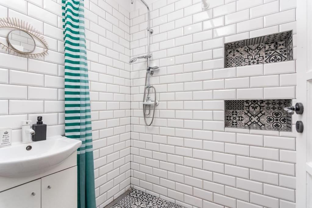Apartament Artistic Flat With Entresol - 5' Market Square - By Upstairs *