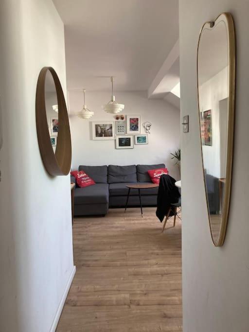 Apartment Artistic Flat With Entresol - 5' Market Square - By Upstairs *