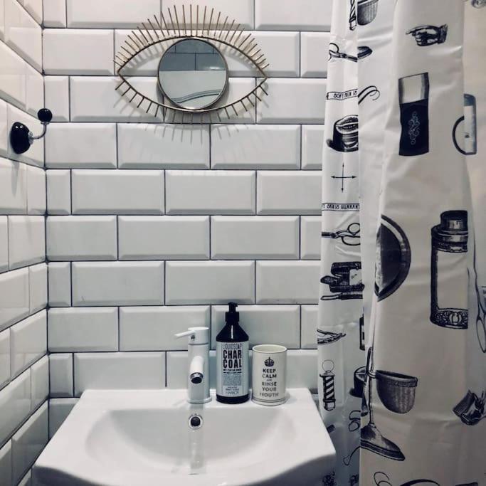 Artistic Flat With Entresol - 5' Market Square - By Upstairs Apartament