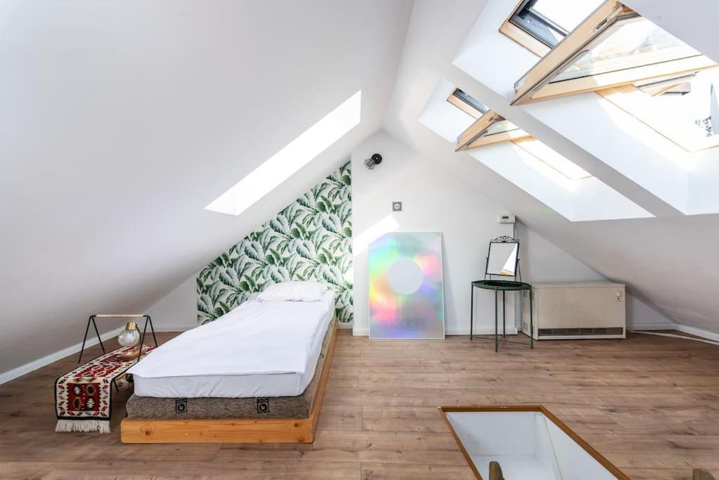 Apartament Artistic Flat With Entresol - 5' Market Square - By Upstairs *