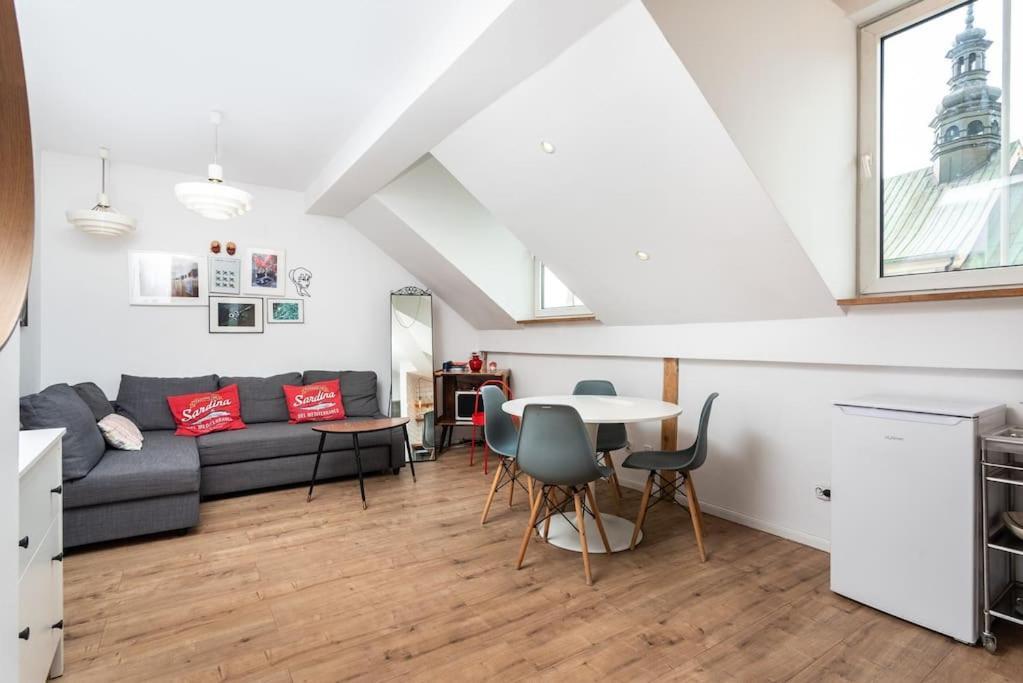 Apartament Artistic Flat With Entresol - 5' Market Square - By Upstairs