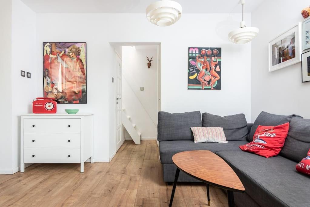 Artistic Flat With Entresol - 5' Market Square - By Upstairs