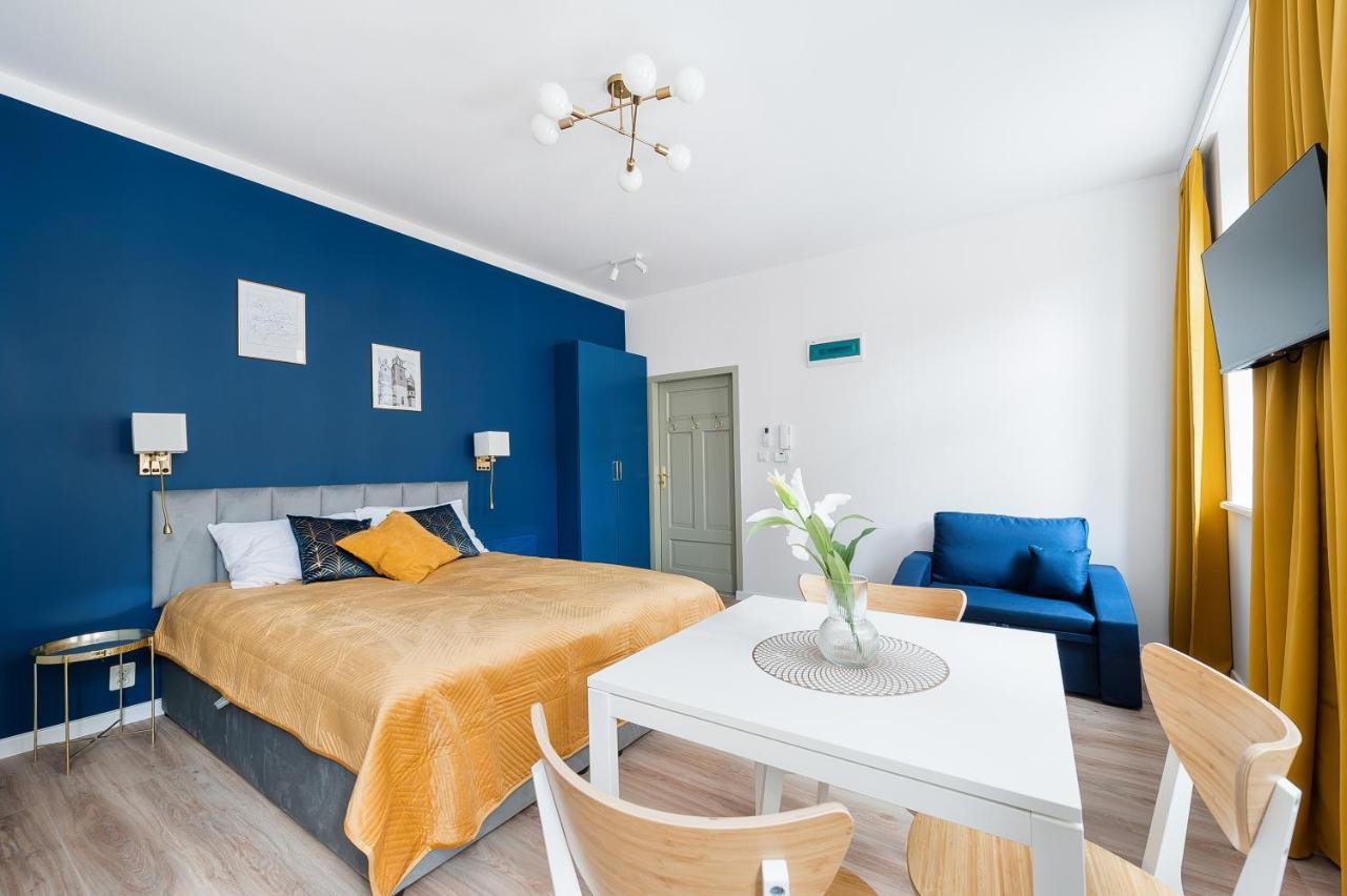 Rose Apartment *