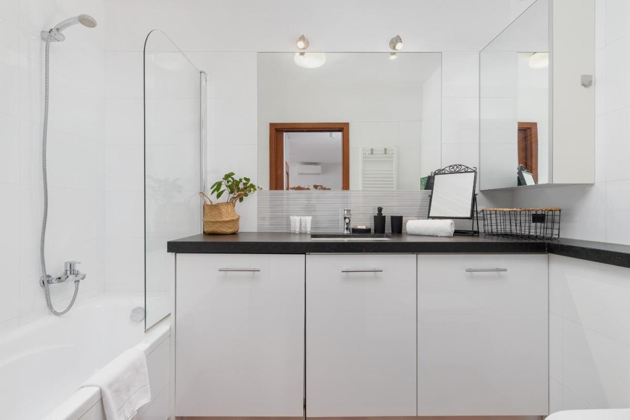 Apartment Dworska On Vistula Boulevards By Renters Krakow