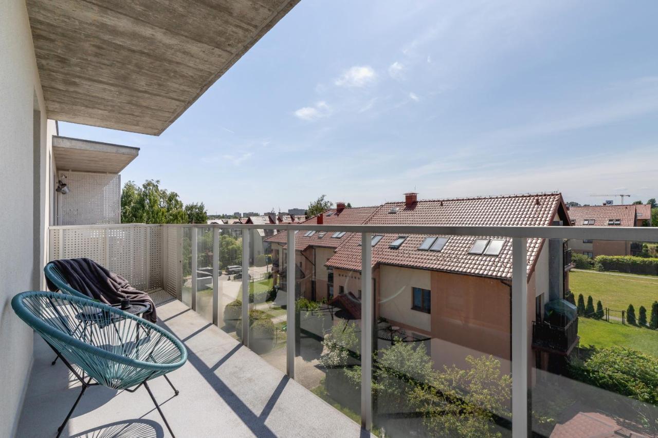Apartment Modern & Spacious With Air Conditioning & Parking By Renters Prestige