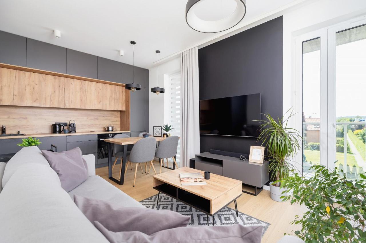 Apartment Modern & Spacious With Air Conditioning & Parking By Renters Prestige *
