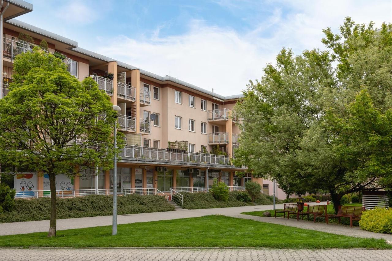 Cozy With Balcony Chmieleniec By Renters *