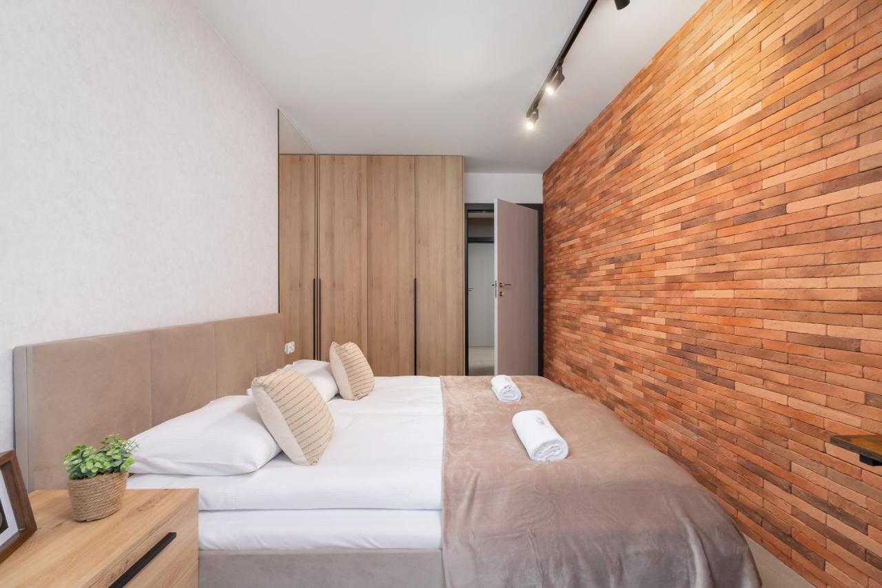 Apartment Exquisite Zablocie 19a By Renters Prestige Krakow
