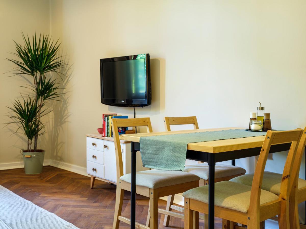 Apartment Bed & Beige / Kochanowskiego St *
