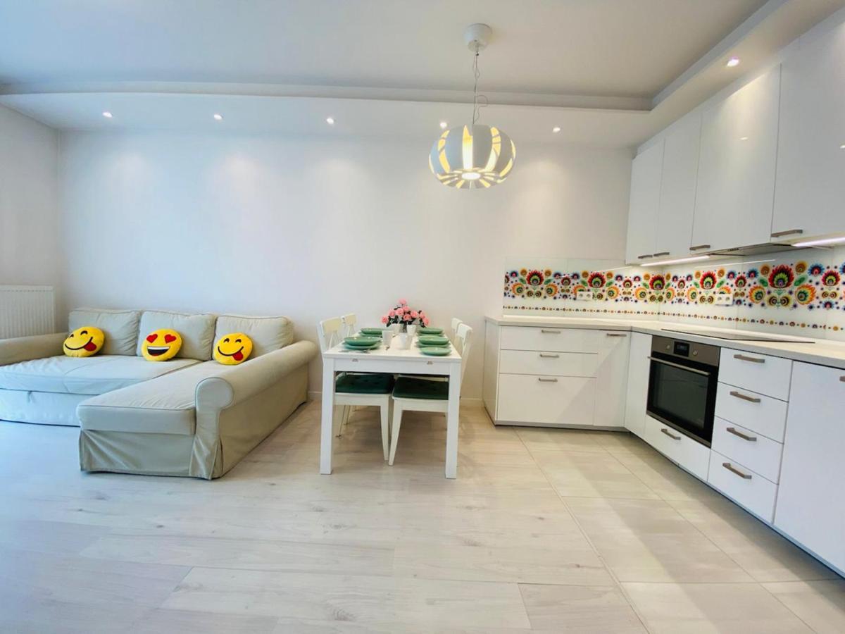 3 Aircon With Free Parking, Balcony Walking Distance Old Town Apartment