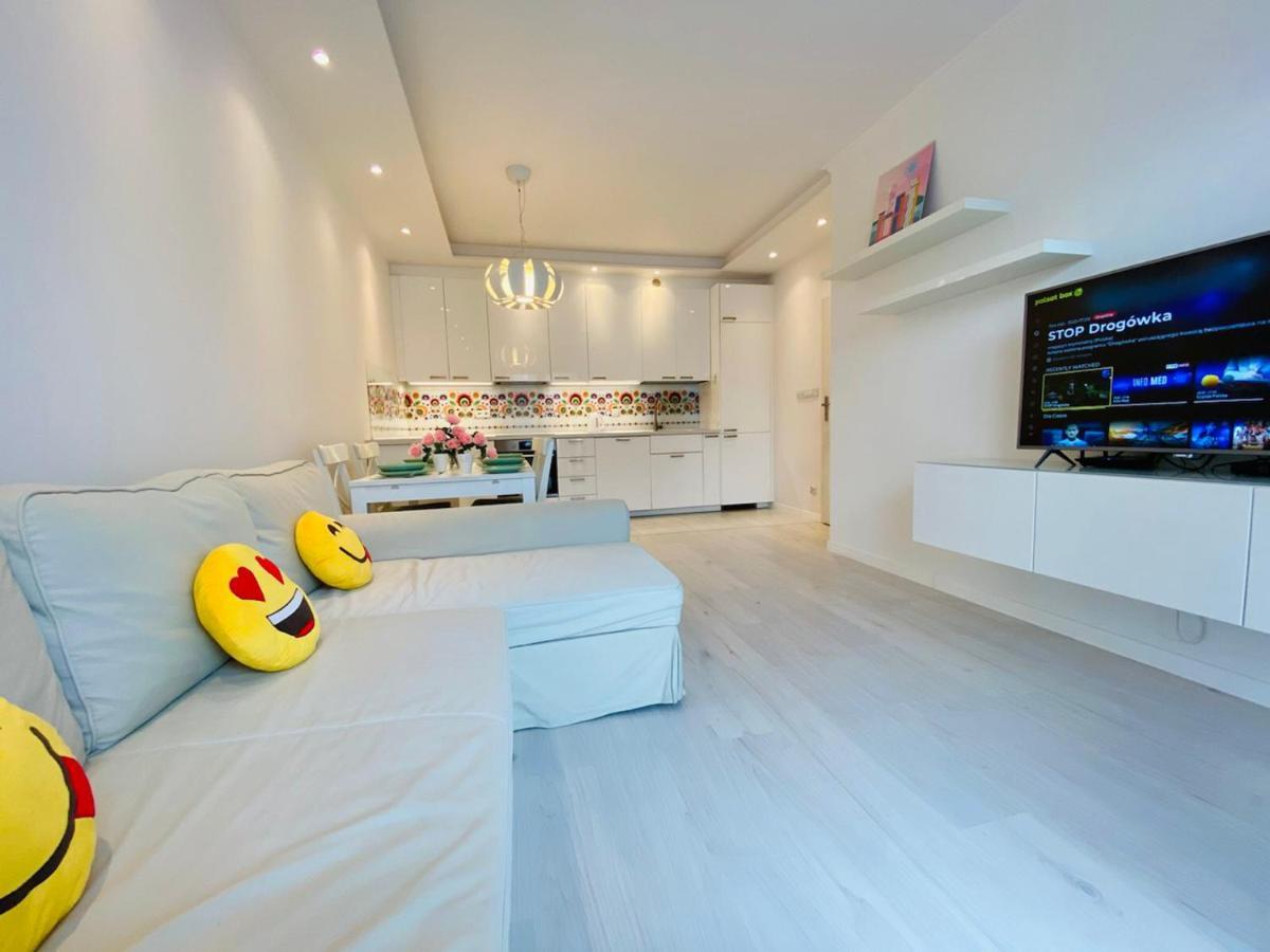 3 Aircon With Free Parking, Balcony Walking Distance Old Town Apartment