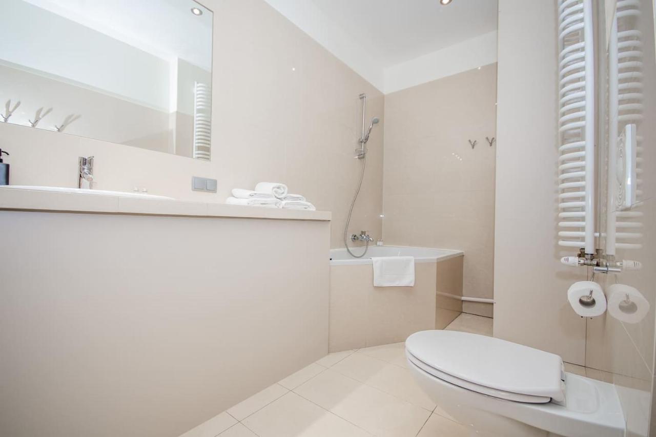 Inpoint 2-bedrooms With Private Garden And Free Parking Apartment *