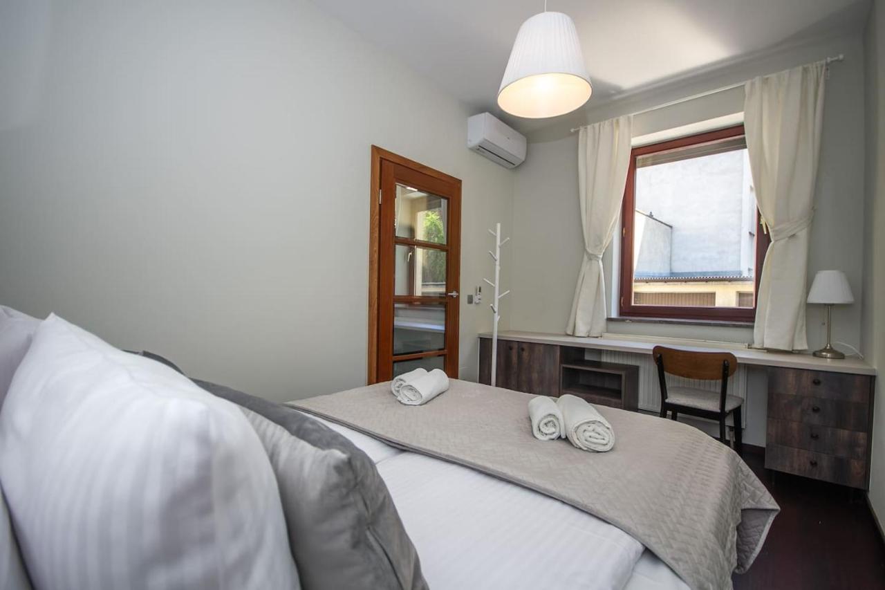 Inpoint 2-bedrooms With Private Garden And Free Parking Apartment Krakow