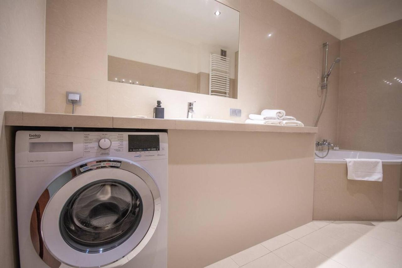 Apartment Inpoint 2-bedrooms With Private Garden And Free Parking Krakow