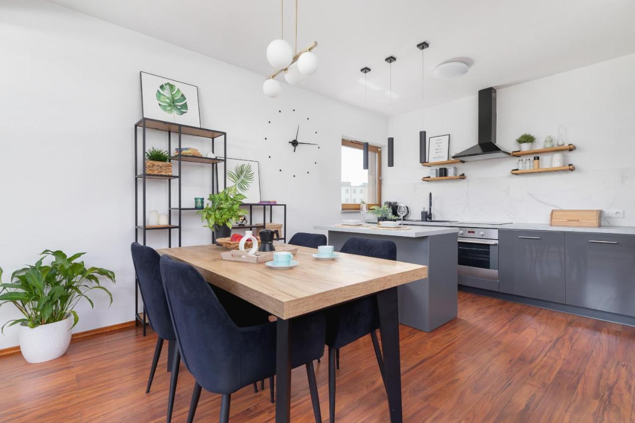 Dworska On Vistula Boulevards By Renters *